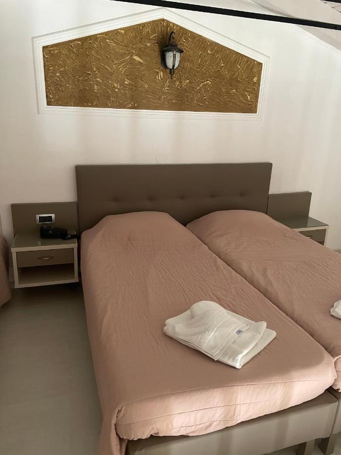 Perla Beach Agia Marina Екстериор снимка