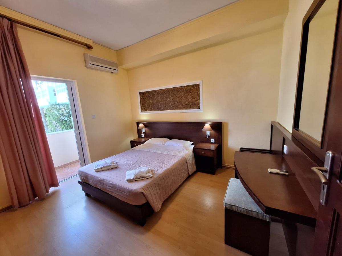 Perla Beach Agia Marina Екстериор снимка