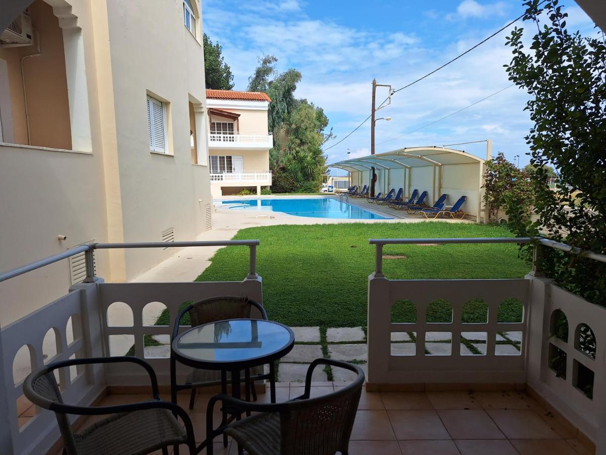 Perla Beach Agia Marina Екстериор снимка