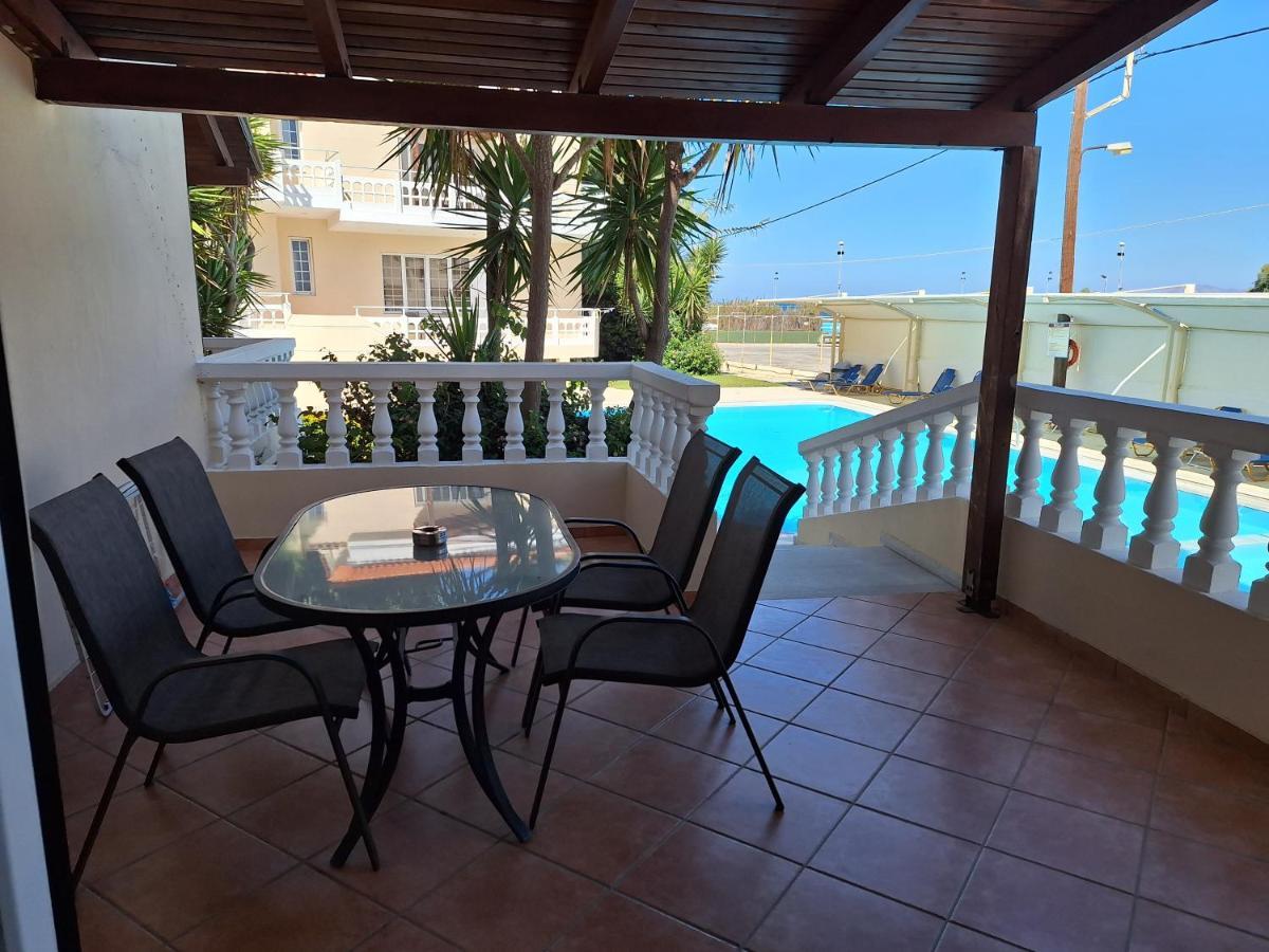 Perla Beach Agia Marina Екстериор снимка