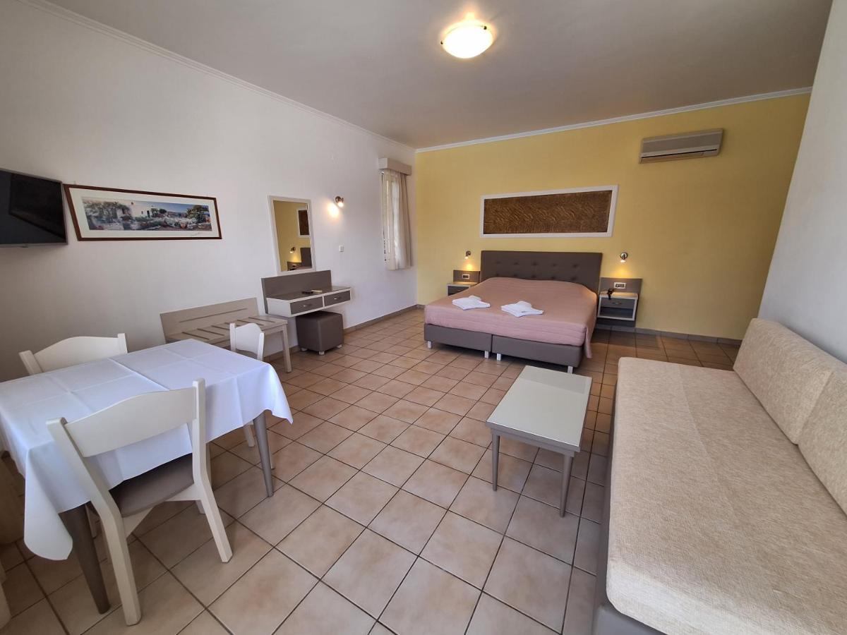 Perla Beach Agia Marina Екстериор снимка