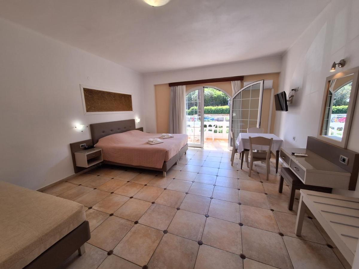 Perla Beach Agia Marina Екстериор снимка