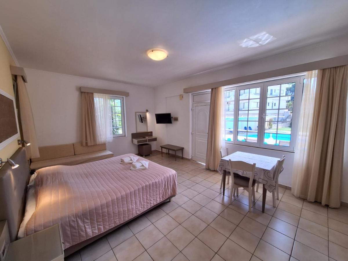 Perla Beach Agia Marina Екстериор снимка