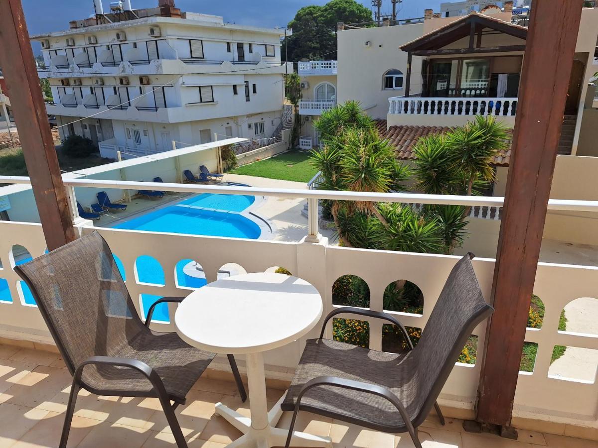 Perla Beach Agia Marina Екстериор снимка