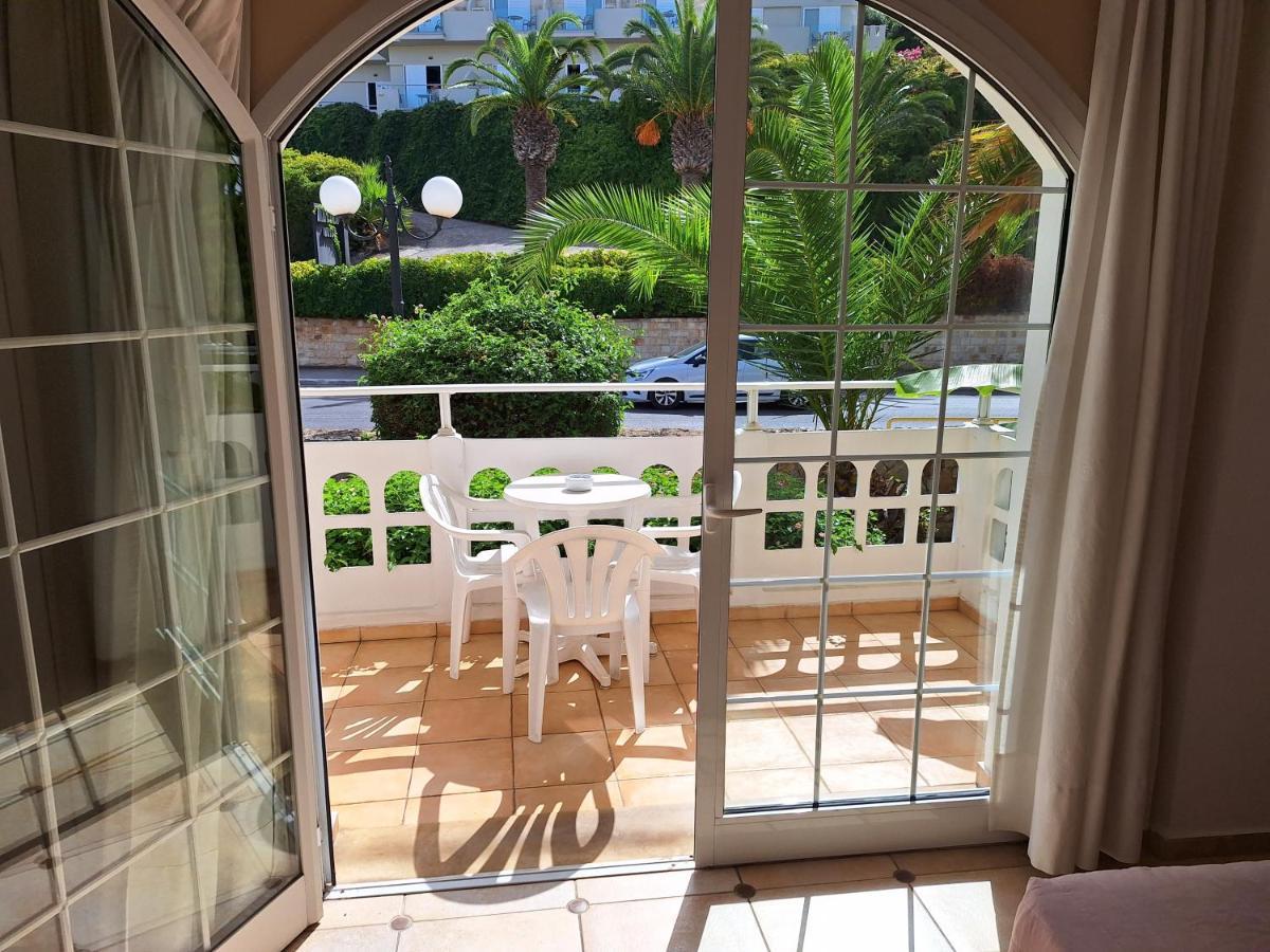Perla Beach Agia Marina Екстериор снимка
