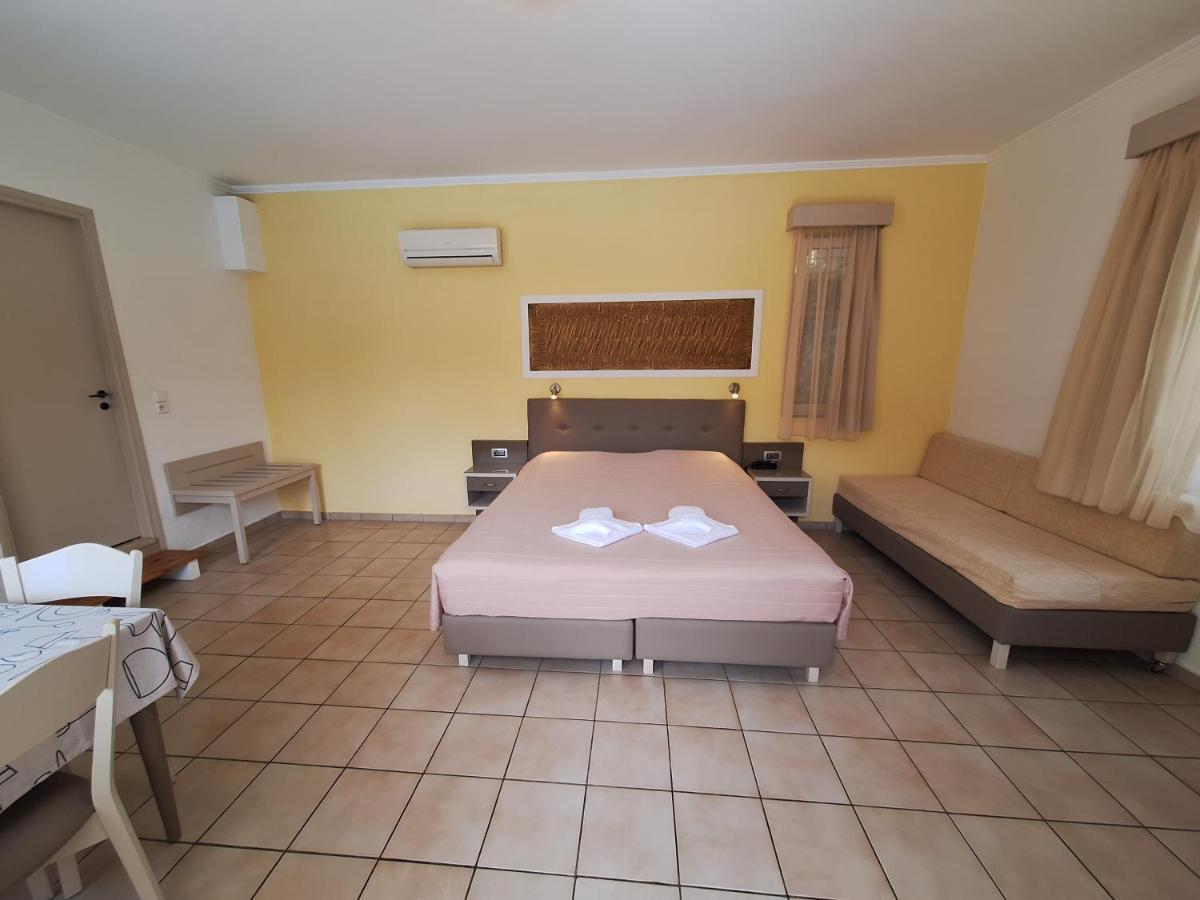 Perla Beach Agia Marina Екстериор снимка