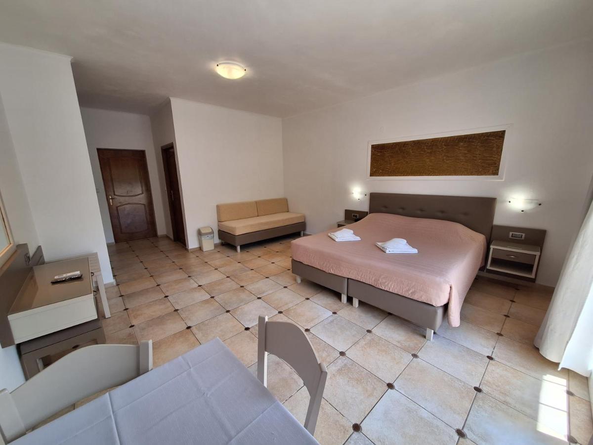 Perla Beach Agia Marina Екстериор снимка