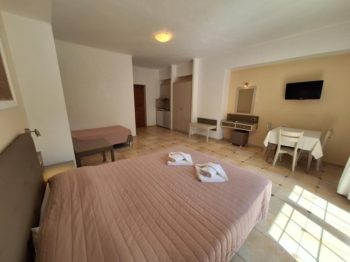 Perla Beach Agia Marina Екстериор снимка