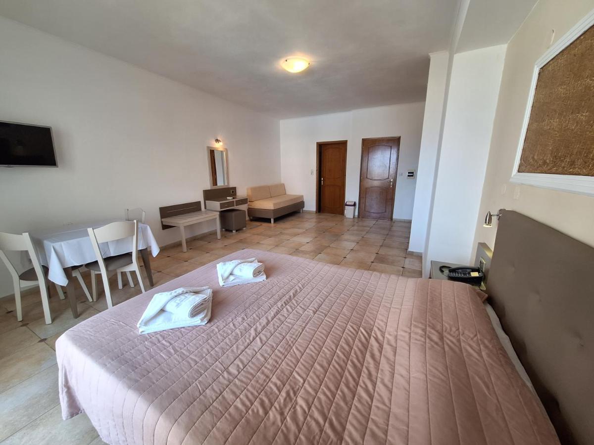Perla Beach Agia Marina Екстериор снимка