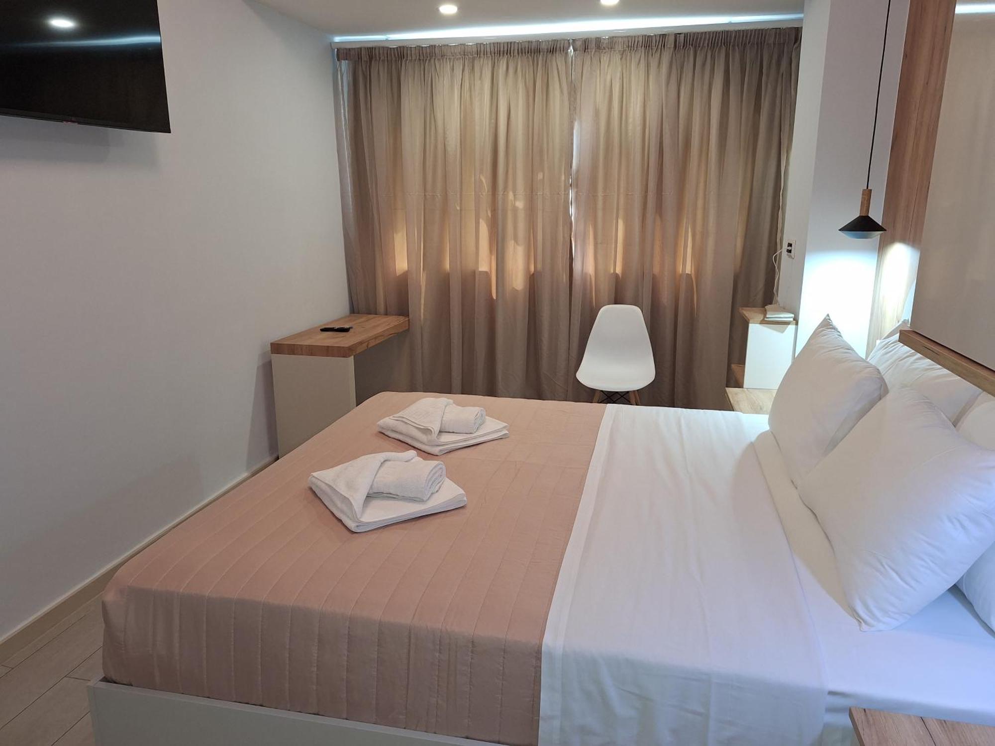 Perla Beach Agia Marina Екстериор снимка