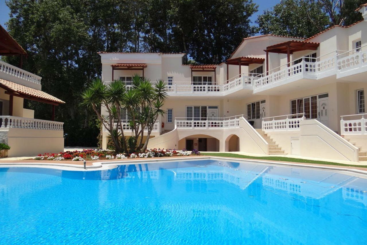 Perla Beach Agia Marina Екстериор снимка